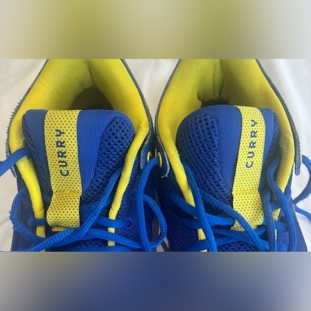 Curry Under Armour Mids Basketball Shoes - Picture 6 of 9